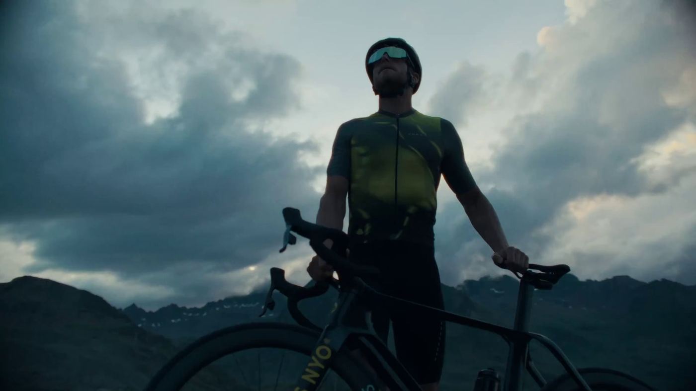 月球作品 — 电影感品牌广告画面